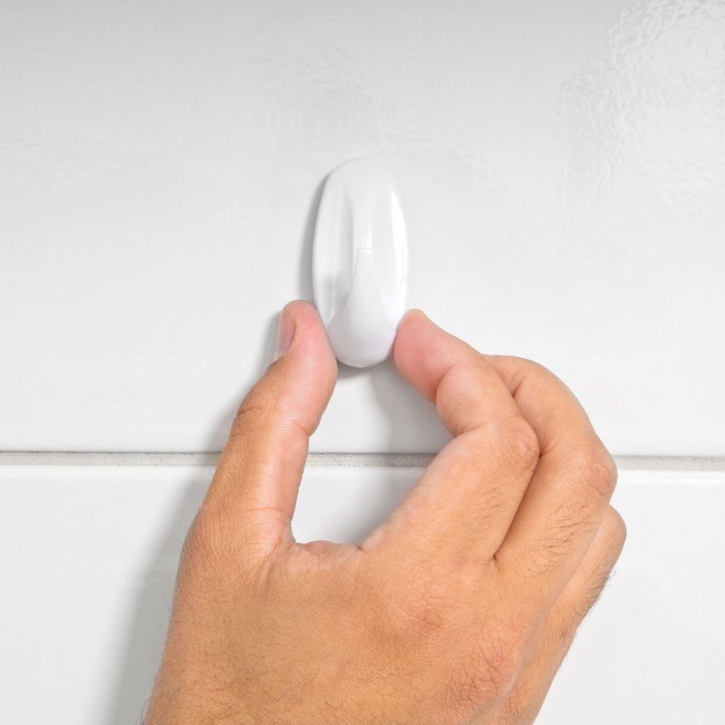 Gancho-Onix-De-Plastico-Branco-M---Tekbond-TB-20801000301